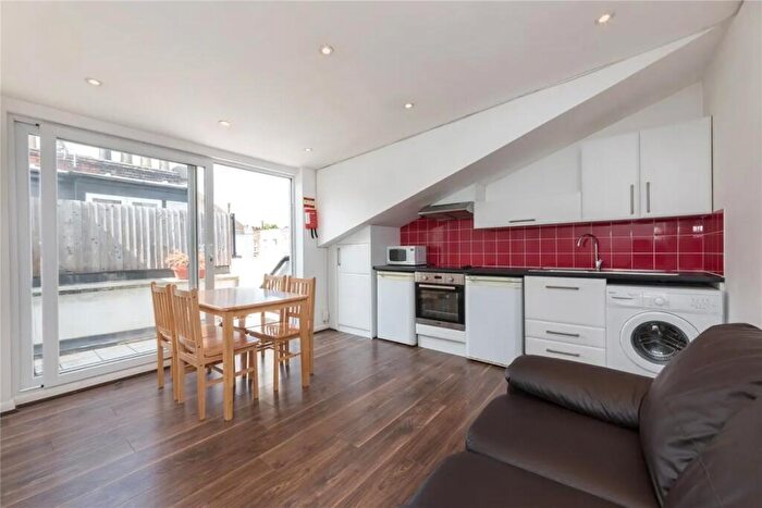 4 Bedroom Flat To Rent In Royal College Street, Camden, NW1