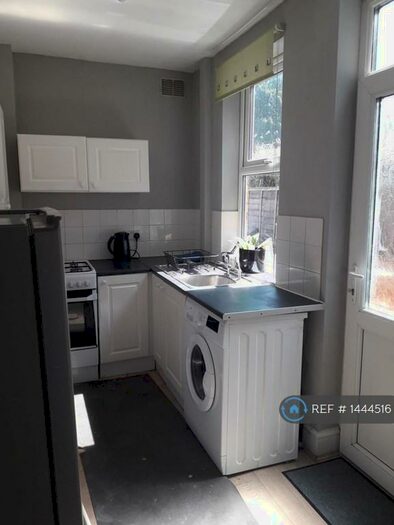 3 Bedroom Terraced House To Rent In Bramall Road, Leicester, LE5