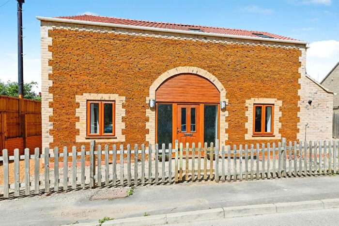 3 Bedroom Link Detached House For Sale In Clover Lane, Downham Market, PE38