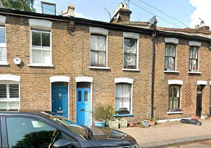 3 Bedroom Terraced House For Sale In Petergate, Battersea, London, SW11
