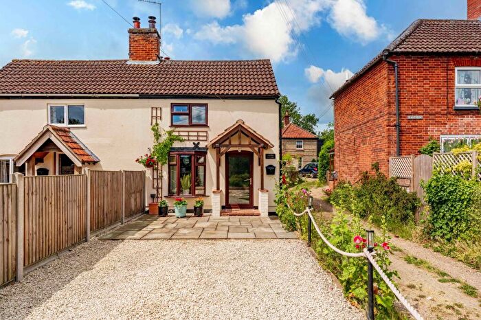 2 Bedroom Cottage For Sale In Cock Street, Barford, NR9