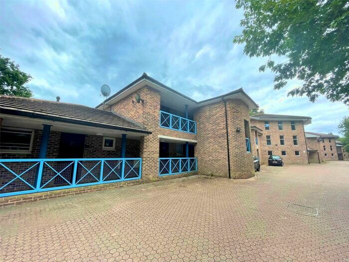 Studio To Rent In Dalewood Gardens, Northgate, Crawley, West Sussex, RH10