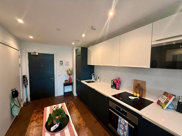 1 Bedroom Apartment To Rent In Novella, Salford, M3