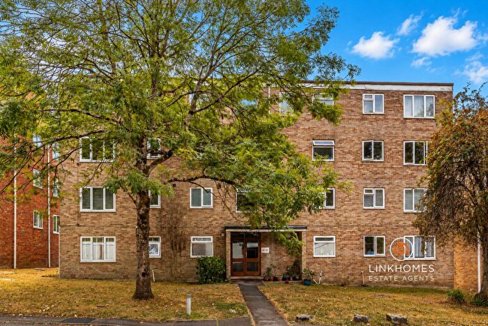 2 Bedroom Apartment For Sale In Steepdene, Poole, BH14