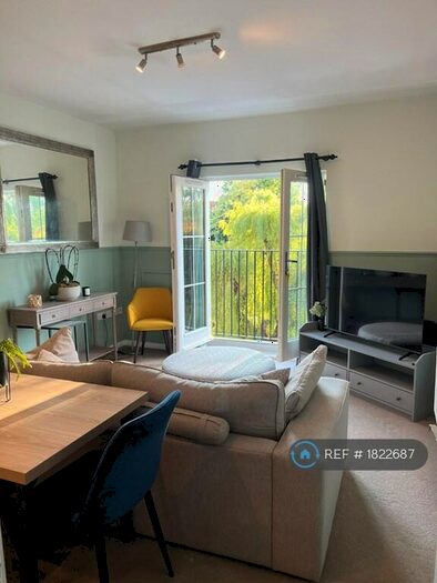 2 Bedroom Flat To Rent In Chamberlain Close, Uttoxeter, ST14