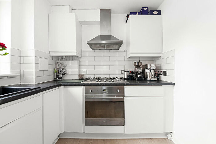 2 Bedroom Maisonette For Sale In Paxton Place, West Norwood, SE27