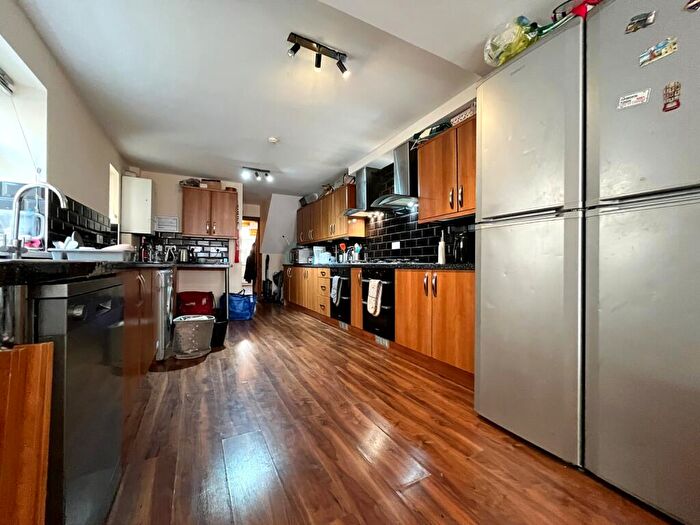 6 Bedroom Terraced House To Rent In Flora Street, Cathays, CF24