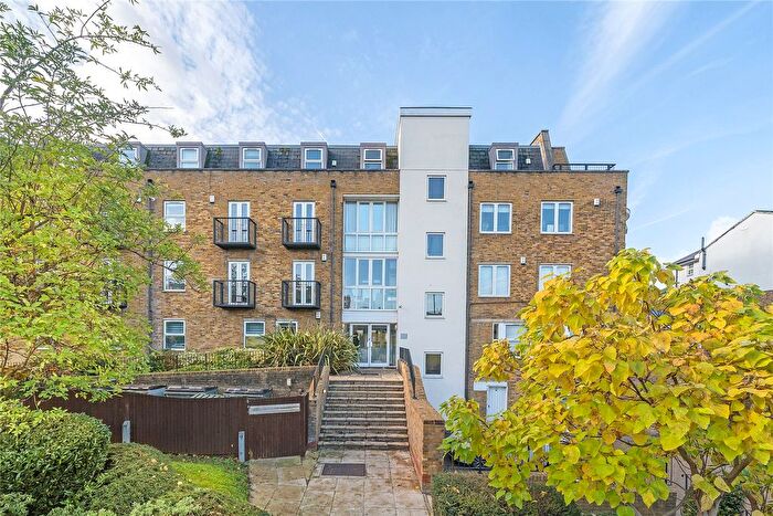 3 Bedroom Flat For Sale In Willow Lodge, Cedars Road, London, SW4