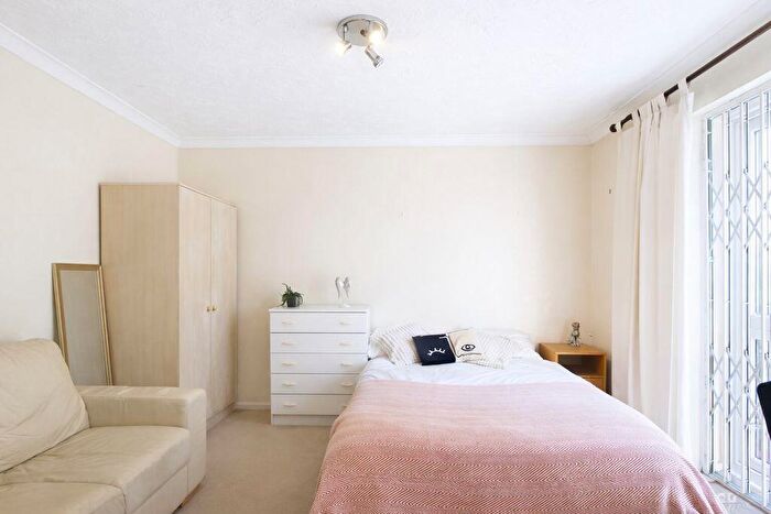 5 Bedroom Semi-Detached House To Rent In Staplefield Drive, Brighton, BN2