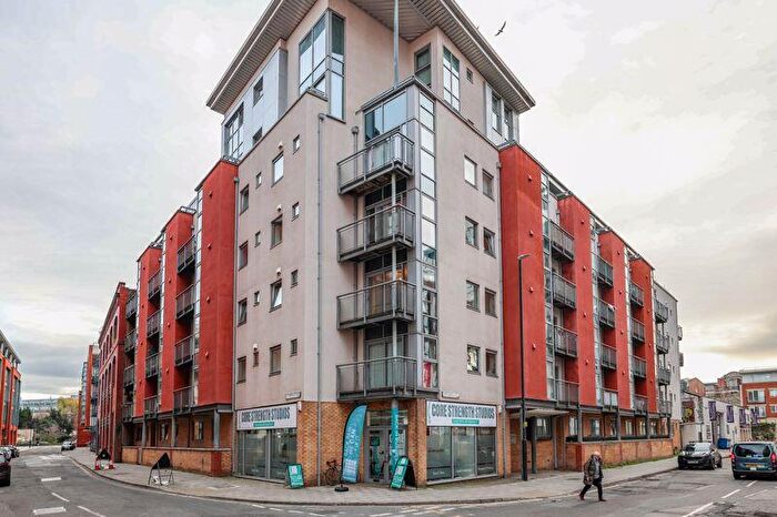 1 Bedroom Flat For Sale In Three Queens Lane, Bristol, BS1