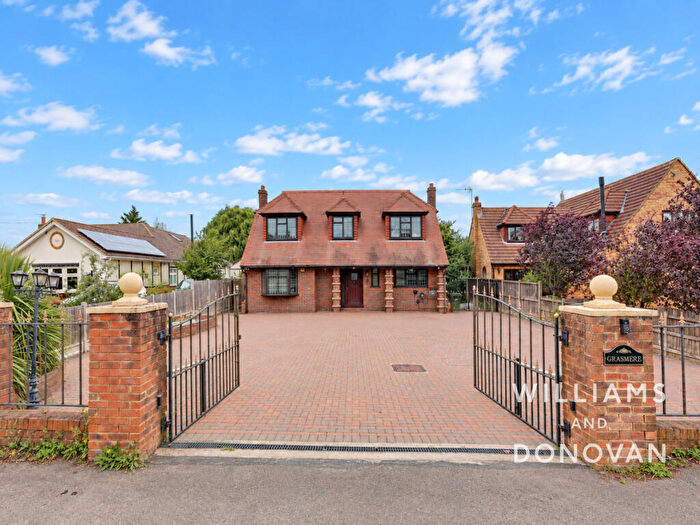 4 Bedroom Detached House For Sale In Elm Road, Bowers Gifford, SS13