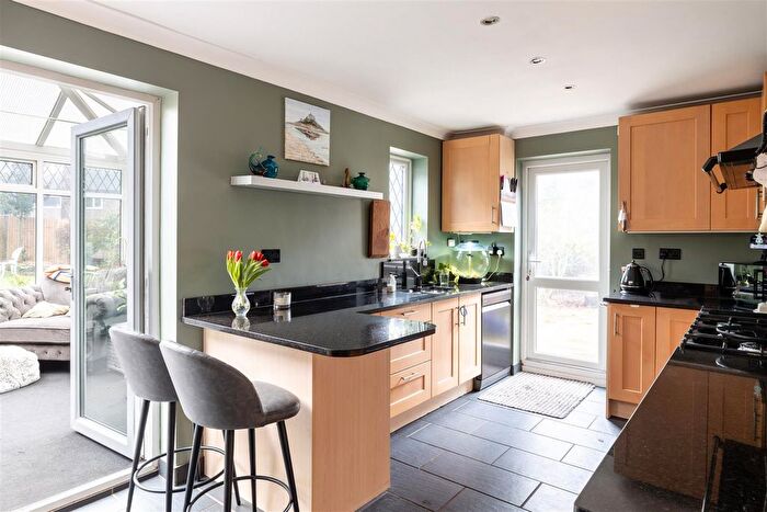 4 Bedroom Detached House For Sale In Heathlands, Tadworth, KT20