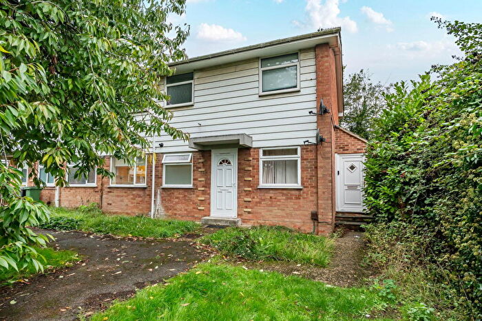 2 Bedroom End Of Terrace House For Sale In White House Close, Basingstoke, RG22