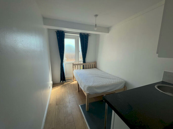 Studio To Rent In Kember Street, Islington, N1