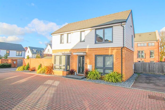 3 Bedroom Detached House For Sale In Juniper Road, Old Harlow, CM17