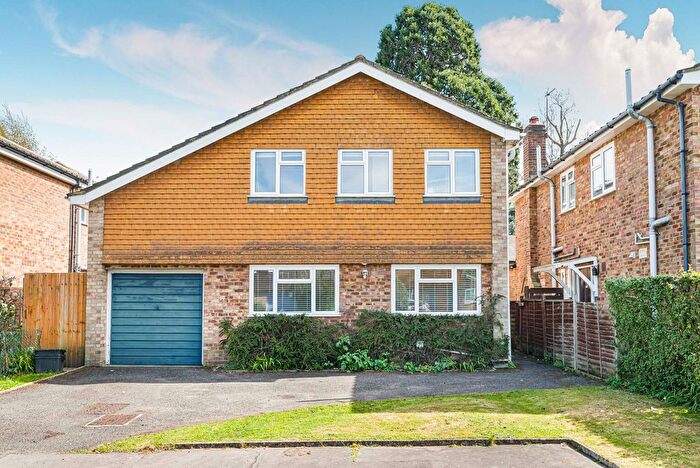 4 Bedroom Detached House To Rent In Den Close, Beckenham, BR3