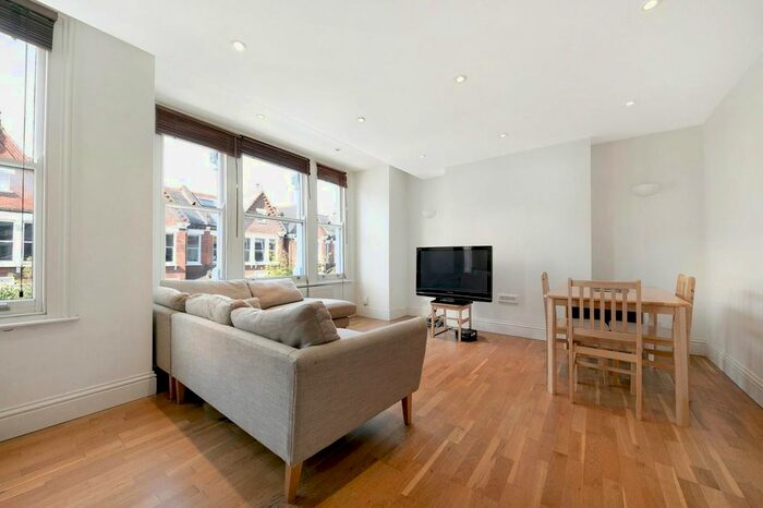 2 Bedroom Flat For Sale In Beechdale Road, SW2