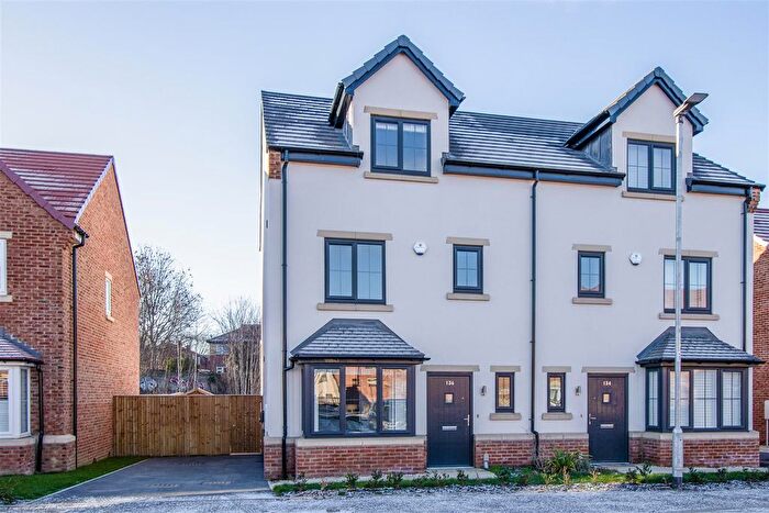 4 Bedroom Semi Detached House For Sale In Park Hill Way, Wakefield, WF1