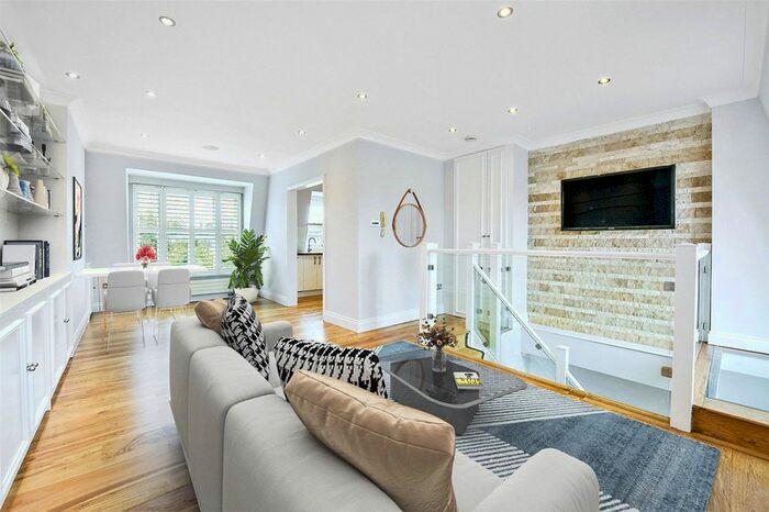 4 Bedroom Maisonette To Rent In Kempsford Gardens, Earls Court, SW5
