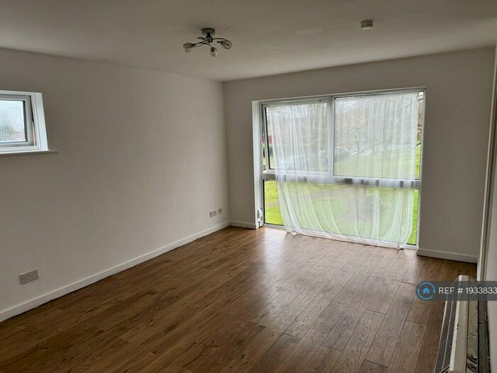 2 Bedroom Flat To Rent In Woodhallfarm, Hemel Hempstead, HP2