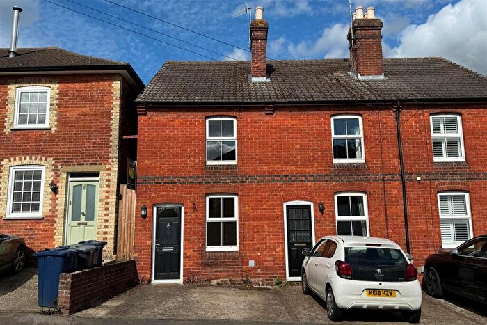 3 Bedroom End Of Terrace House For Sale In Farncombe, GU7