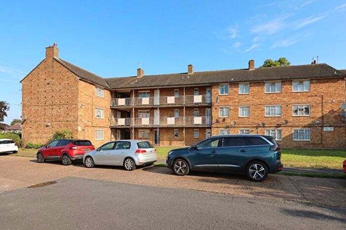 2 Bedroom Flat For Sale In Bourne Avenue, Hayes, UB3