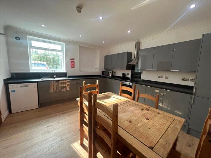 6 Bedroom Terraced House To Rent In High Street, Bangor, Gwynedd, LL57