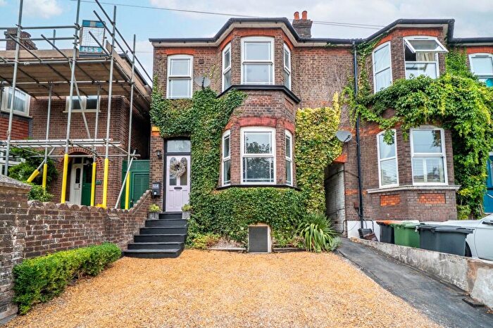 4 Bedroom End Of Terrace House For Sale In West Street, Dunstable, Bedfordshire, LU6