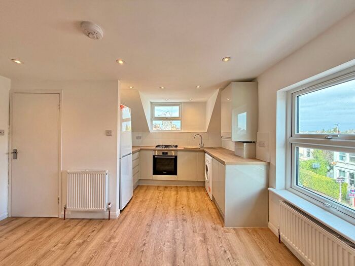 1 Bedroom Flat To Rent In Station Road, London, N3