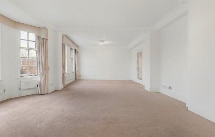 2 Bedroom Flat To Rent In Queen's Gardens, Bayswater, London, W2