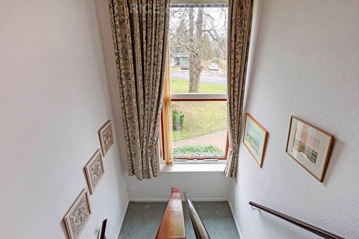 4 Bedroom Detached House For Sale In Luckley Wood, Wokingham, RG41