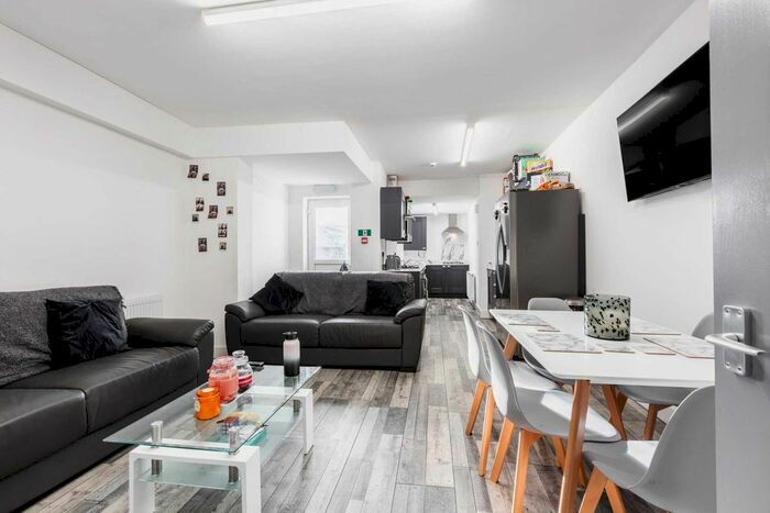 6 Bedroom Semi-Detached House To Rent In Ling Street, Liverpool, L7