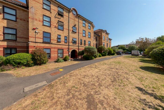 1 Bedroom Flat To Rent In Forest Road, London, E17