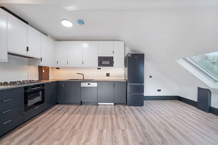 4 Bedroom Flat To Rent In Fir Tree Road, SM7