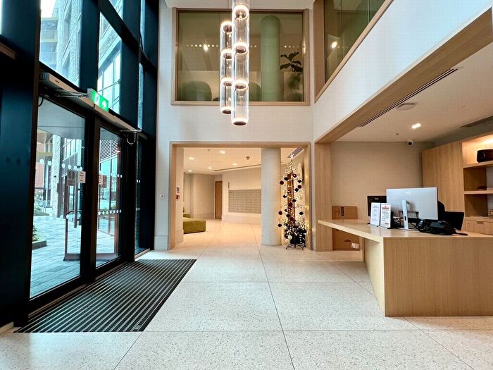 1 Bedroom Flat For Sale In Hive House, Verdo, Kew Bridge, Brentford, TW8