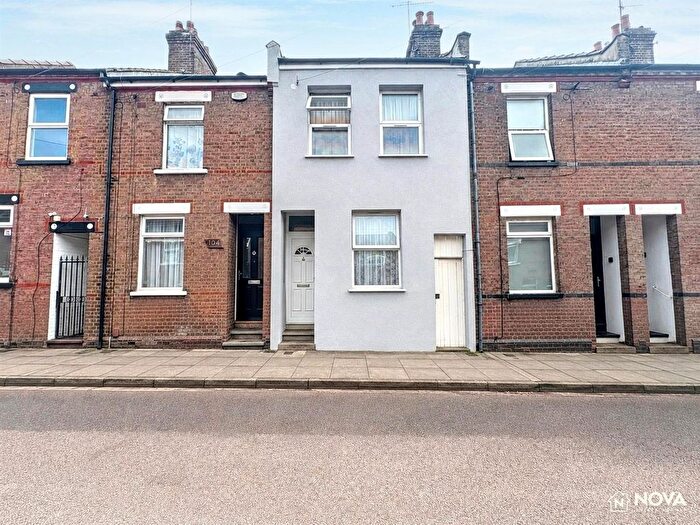 2 Bedroom Terraced House For Sale In Cowper Street, Luton, LU1
