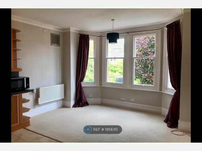 Studio To Rent In Manorgate Road, Kingston Upon Thames, Norbiton, KT2