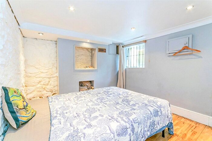 2 Bedroom End Of Terrace House For Sale In Cross Street, Maidstone, Kent, ME14
