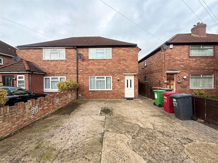 3 Bedroom Property To Rent In Surrey Avenue, Slough, SL2