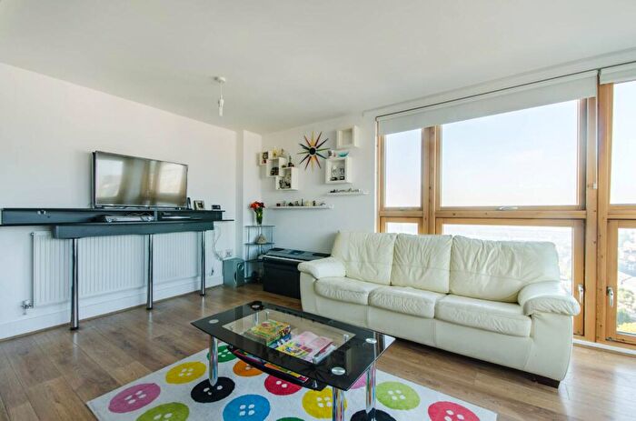 1 Bedroom Flat To Rent In Phoenix Heights West, Canary Wharf, London, E14