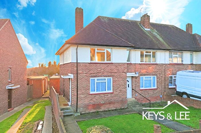 2 Bedroom Flat To Rent In Chelmsford Avenue, Romford, RM5