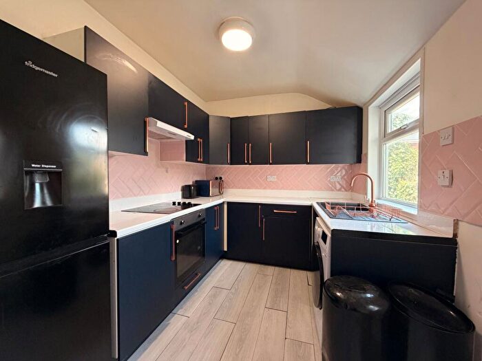 5 Bedroom Terraced House For Sale In Lake Street, Nottingham, Nottinghamshire, NG7