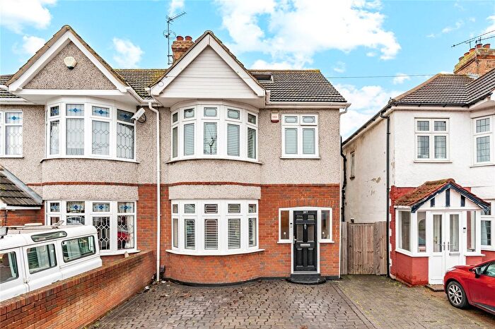 4 Bedroom Semi Detached House For Sale In Gorseway, Romford, RM7