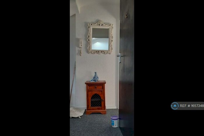 2 Bedroom Flat To Rent In Harehills Avenue, Leeds, LS7