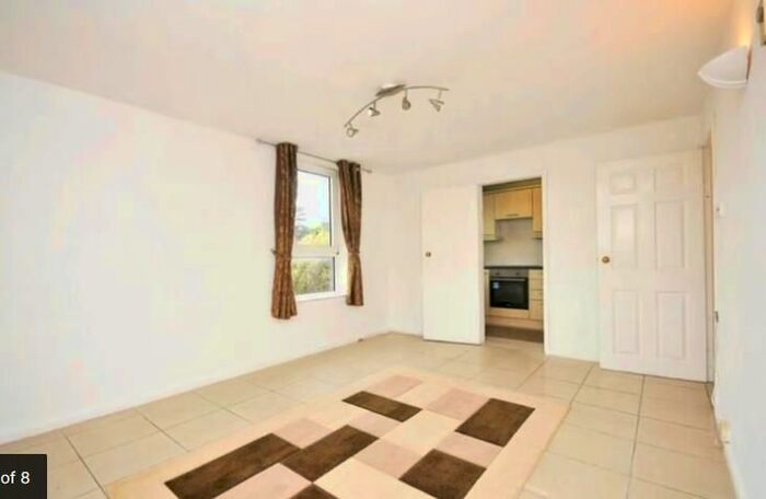 2 Bedroom Flat To Rent In Ross Road, South Norwood, London, SE25