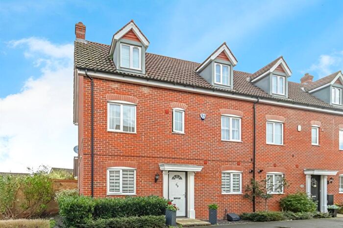 5 Bedroom Town House For Sale In Maskell Drive, Bedford, MK41
