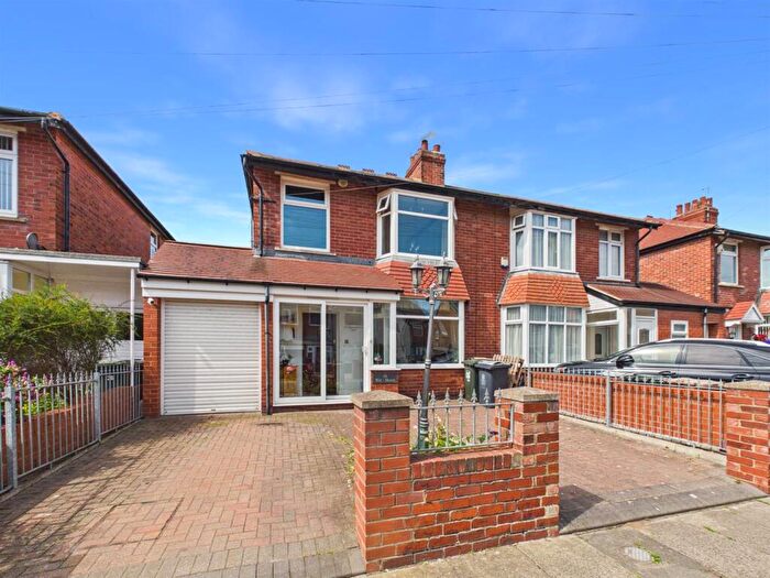 3 Bedroom Semi Detached House For Sale In Wansbeck Avenue, Cullercoats, NE30