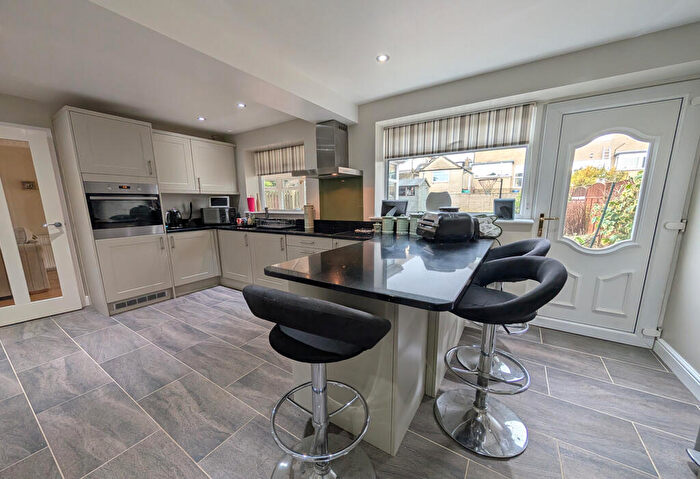 4 Bedroom Detached House For Sale In Moor Croft, Eldwick, Bingley, BD16