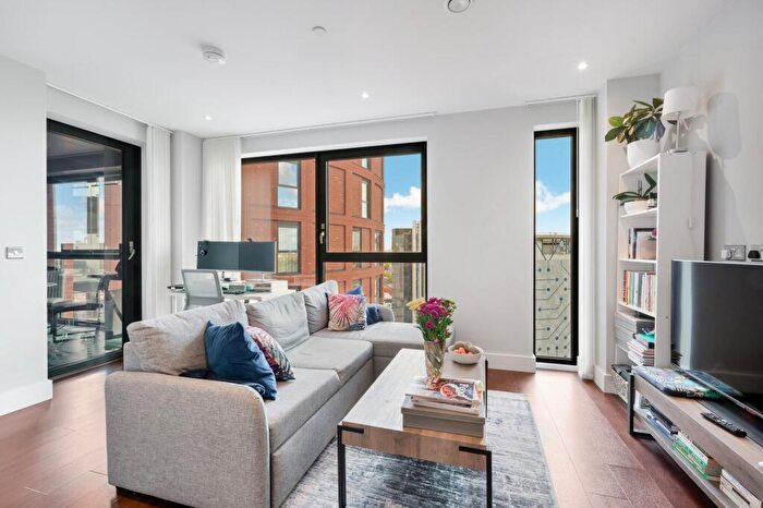 1 Bedroom Apartment For Sale In Avalon Point, Silvocea Way, London, E14