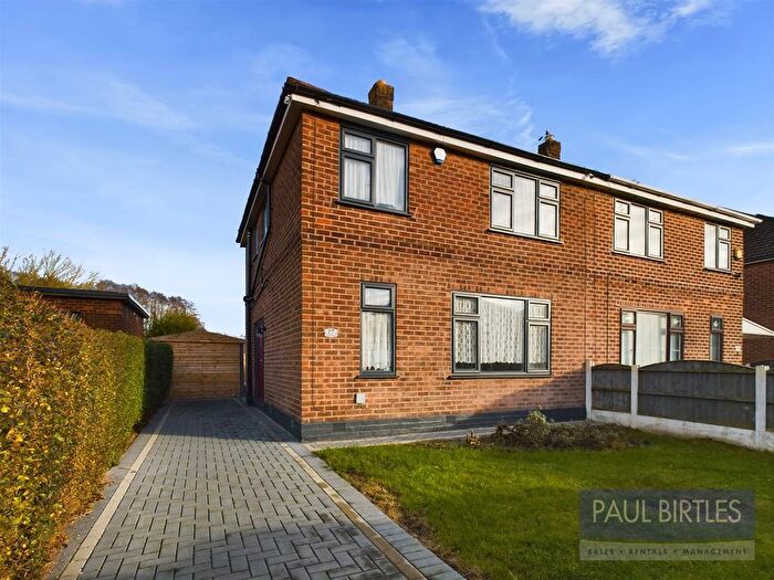 3 Bedroom Semi-Detached House For Sale In Russell Road, Partington, Manchester, M31